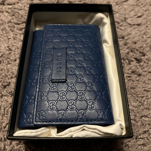 Authentic Gucci Blue Monogram Wallet. - Picture 1 of 6